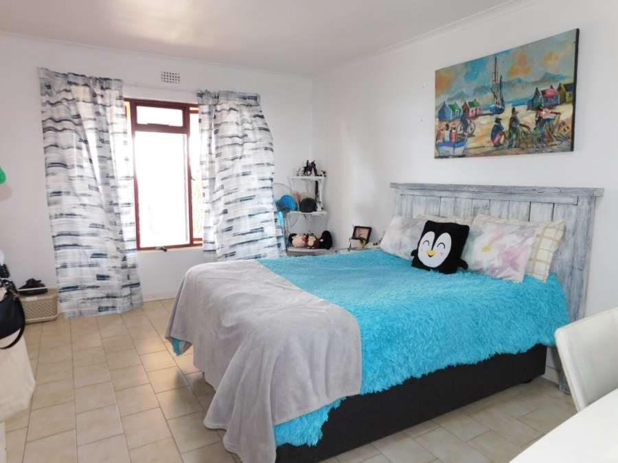 6 Bedroom Property for Sale in Mountainside Western Cape